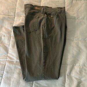 Women’s Gloria Vanderbilt jeans size 14